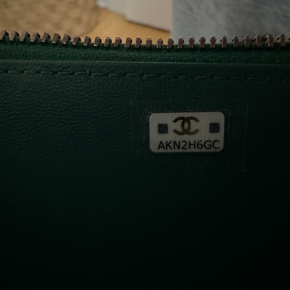 Chanel vanity bag with handle and chain. Excellent condition like new - Picture 4 of 9